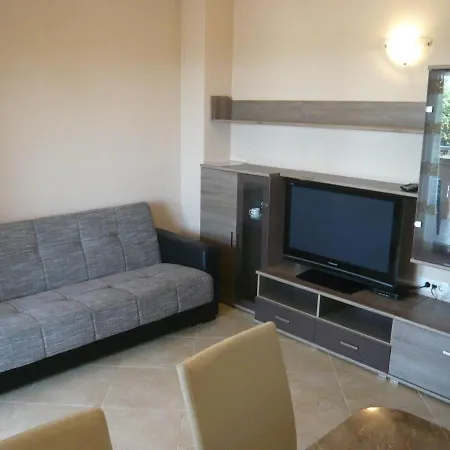 Apartman House In Near Sandy Beaches & Nin