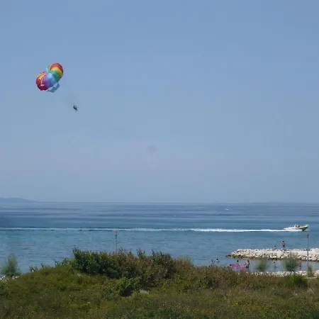 House In Near Sandy Beaches & Nin Apartman