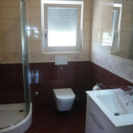 Apartman House In Near Sandy Beaches & Nin