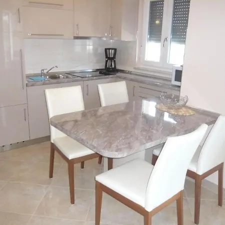 House In Near Sandy Beaches & Nin Zaton