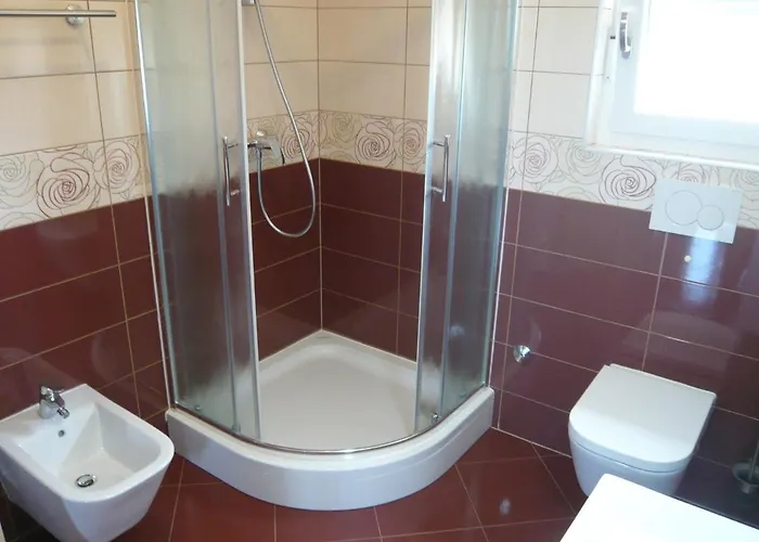 House In Near Sandy Beaches & Nin Apartament