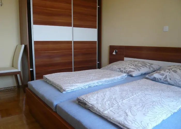 House In Near Sandy Beaches & Nin Apartament *