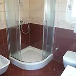 House In Near Sandy Beaches & Nin شقة