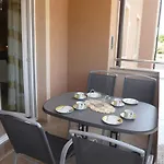 House In Near Sandy Beaches & Nin شقة *