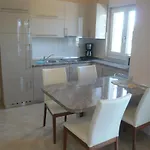 House In Near Sandy Beaches & Nin شقة *