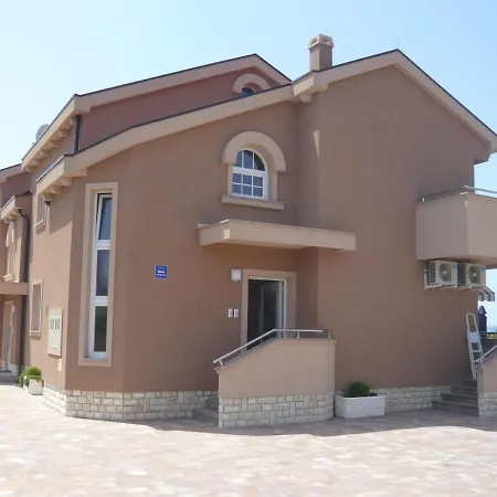 House In Near Sandy Beaches & Nin شقة *