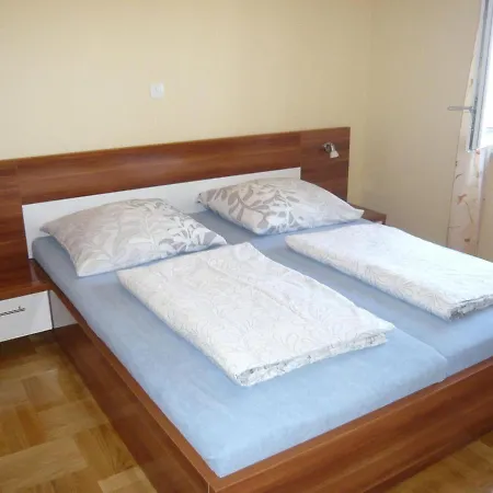 House In Near Sandy Beaches & Nin شقة