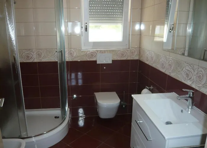 Апартаменты House In Near Sandy Beaches & Nin
