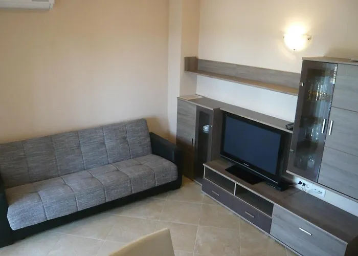 House In Near Sandy Beaches & Nin Апартаменты