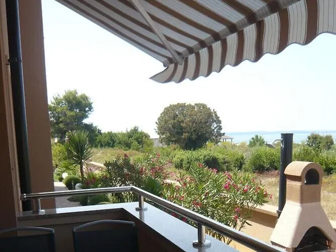 House In Near Sandy Beaches & Nin Апартаменты *
