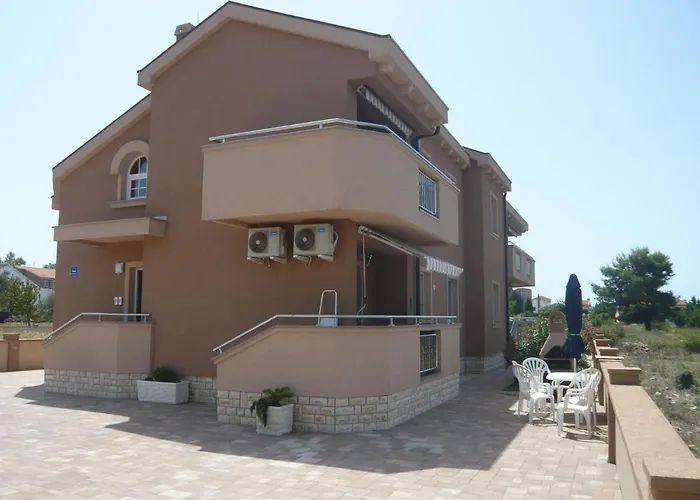 Апартаменты House In Near Sandy Beaches & Nin